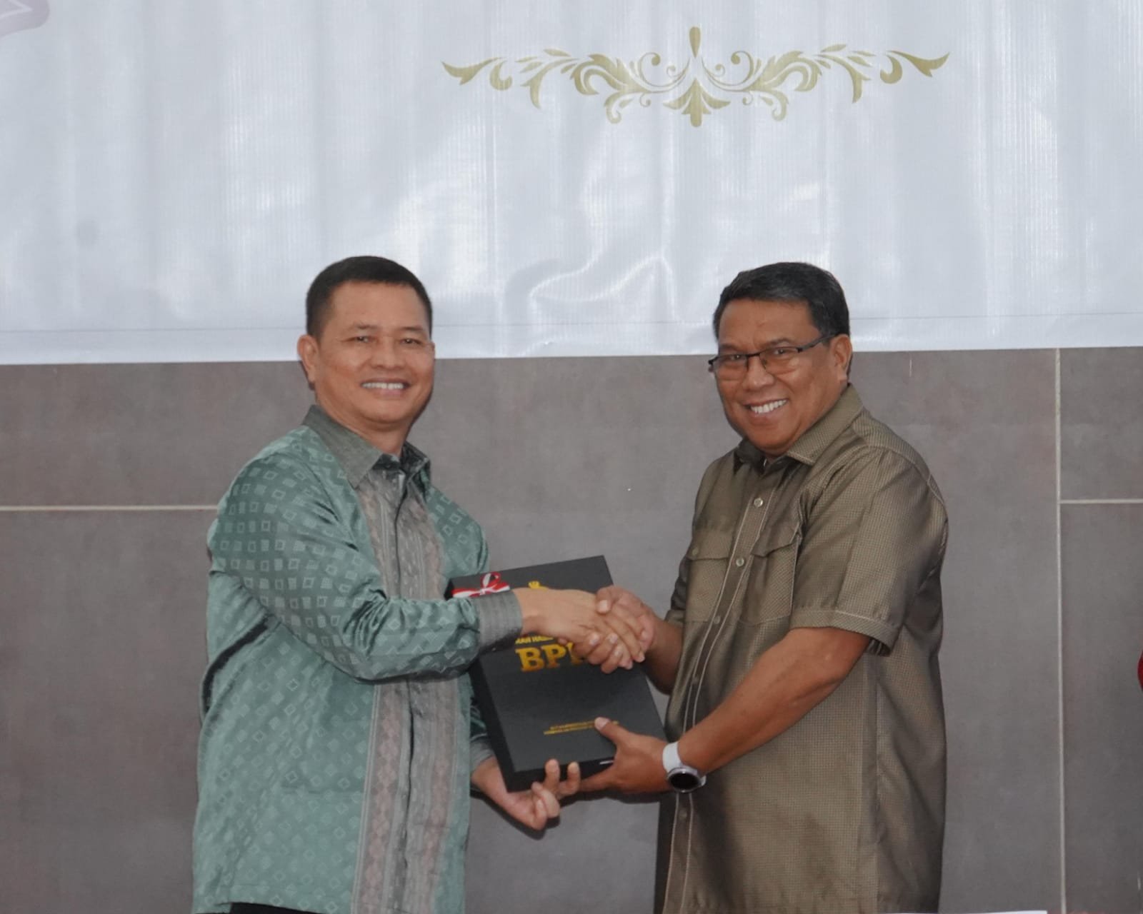Sekda Tidore Terima Laporan Hasil Pemeriksaan Semester II Dari BPK