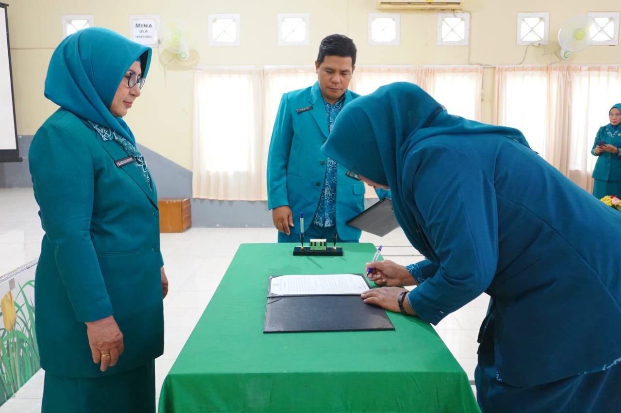 Safia Ali Ibrahim Lantik Ketua TP PKK Kecamatan Tidore