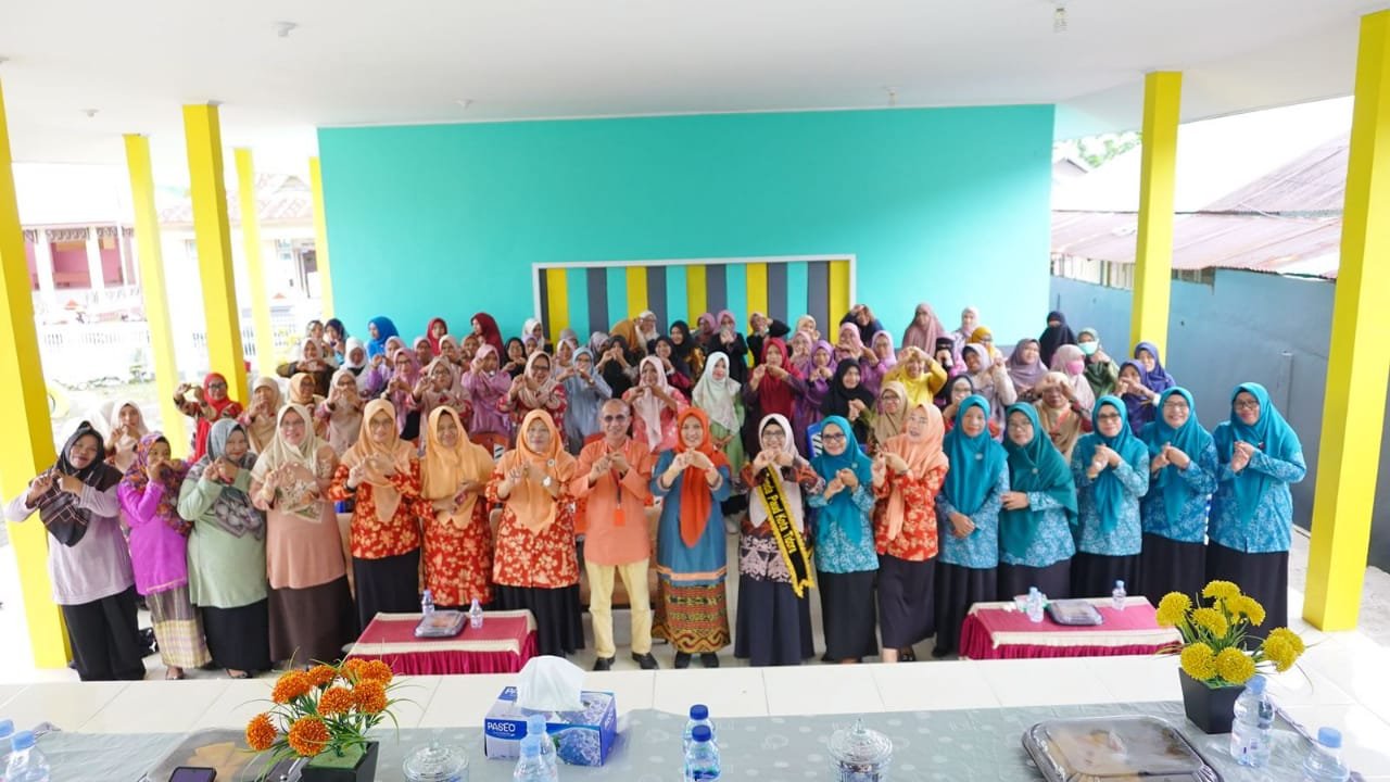 Hj. Safia Ali Ibrahim Membuka Dengan Resmi Kegiatan Sosialisasi Transisi PAUD-SD