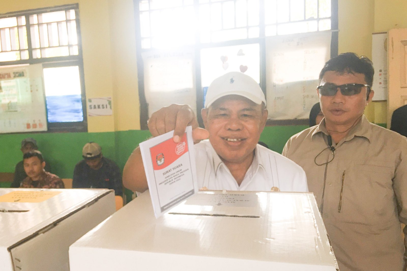 Salurkan Hak Pilih di Fidi Jaya dan Tinjau Pelaksanaan Pemilu di beberapa TPS, Plt Gubernur Malut : Alhamdulillah Berjalan Lancar dan Kondusif