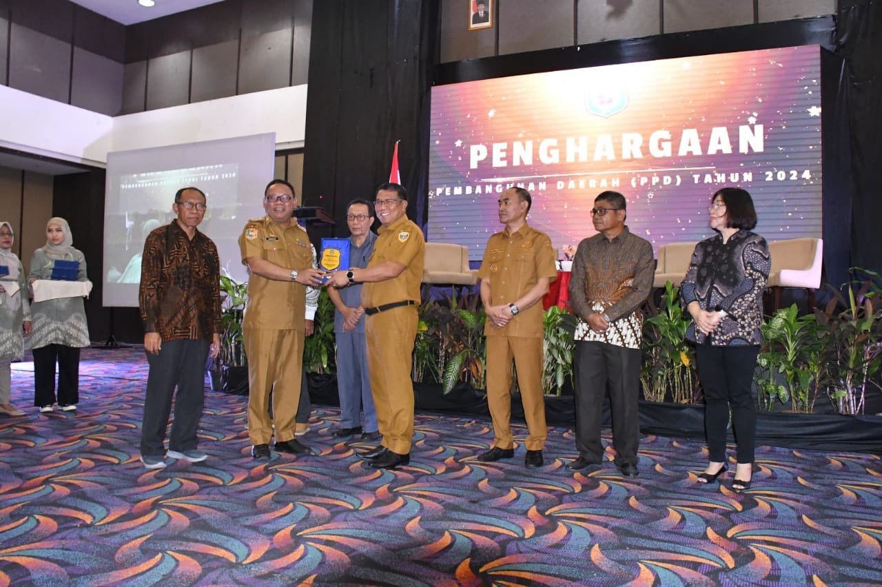 Pemkot Tidore Kepulauan Terima Penghargaan Kualitas Dokumen Perencanaan Dari Pemprov Malut
