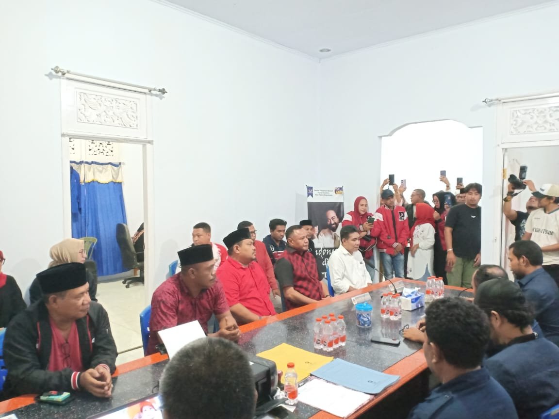 Pasangan Masi Aman Resmi Kembalikan Formulir Pendaftaran Ke Nasdem