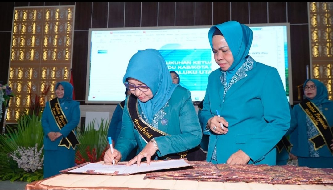 Hj. Safia Ali Ibrahim Dikukuhkan Sebagai Ketua Pembina Posyandu Kota Tidore Kepulauan