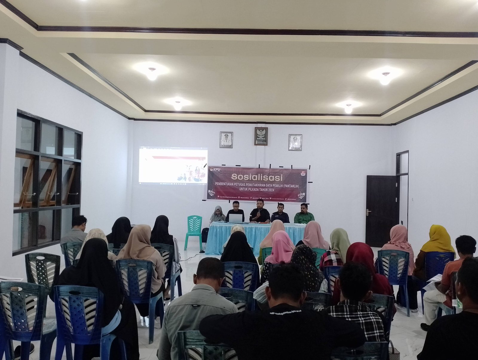 KPU Kota Tidore Kepulauan Bersama PPK Kecamatan Oba Sosialisasikan Panterlih