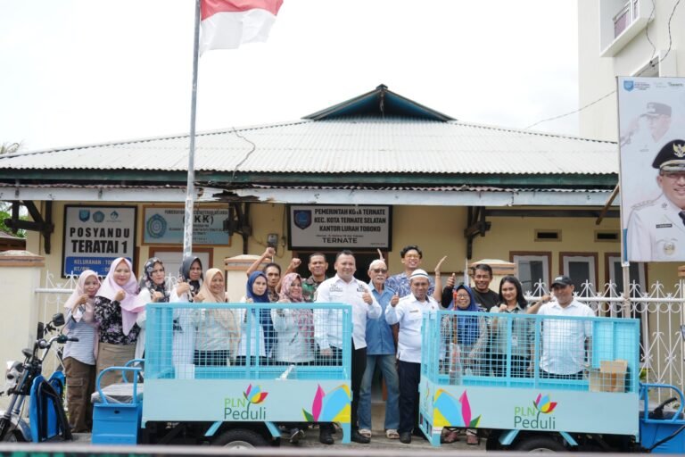 PLN UIW MMU Distribusi Gerobak Sampah Listrik di Tiga Kelurahan