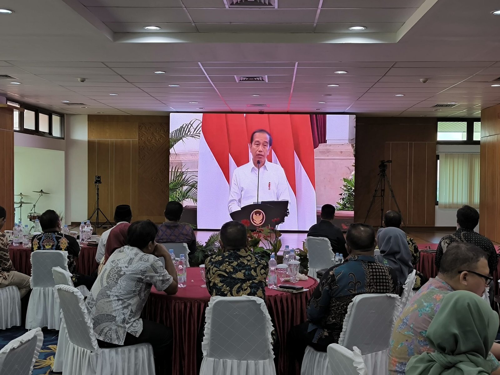Plh. Sekda Malut Hadiri Rakor Pengendalian Inflasi Tahun 2024 Bersama Presiden Jokowi Secara Virtual