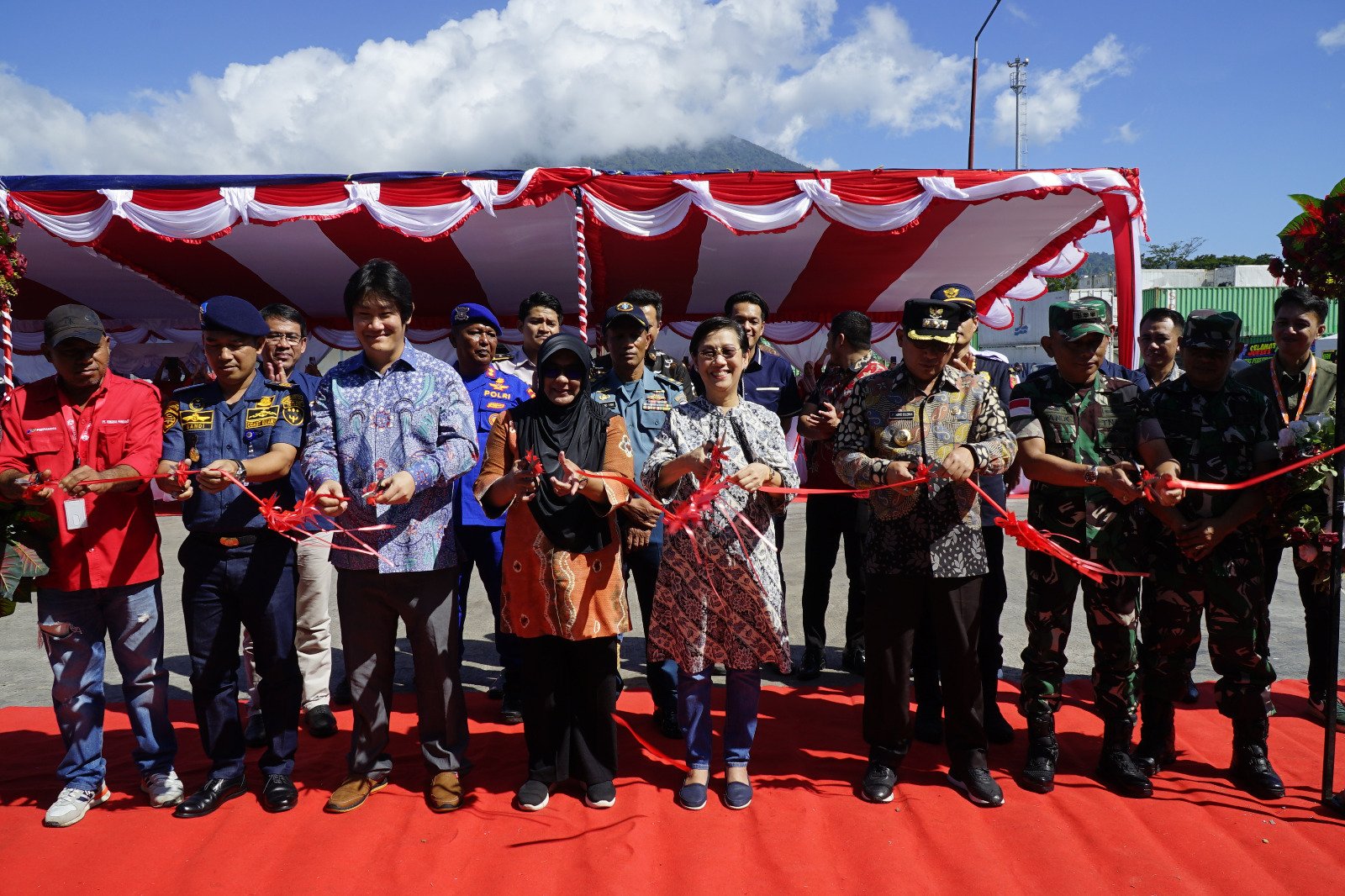 Wakili Pj Gubernur, Staf Ahli KemasSDM Hadiri Peresmian Kapal Semarak Malut 01