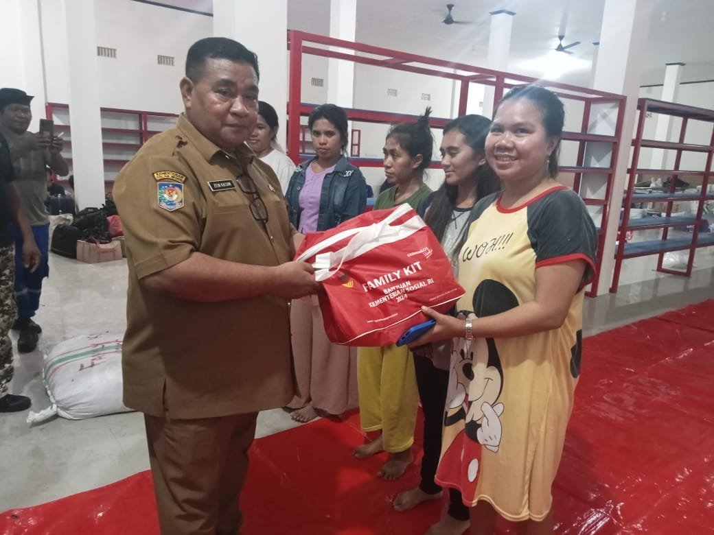 Usai Serahkan Bantuan, ini kata Kadinsos Malut Terkait Banjir Halteng