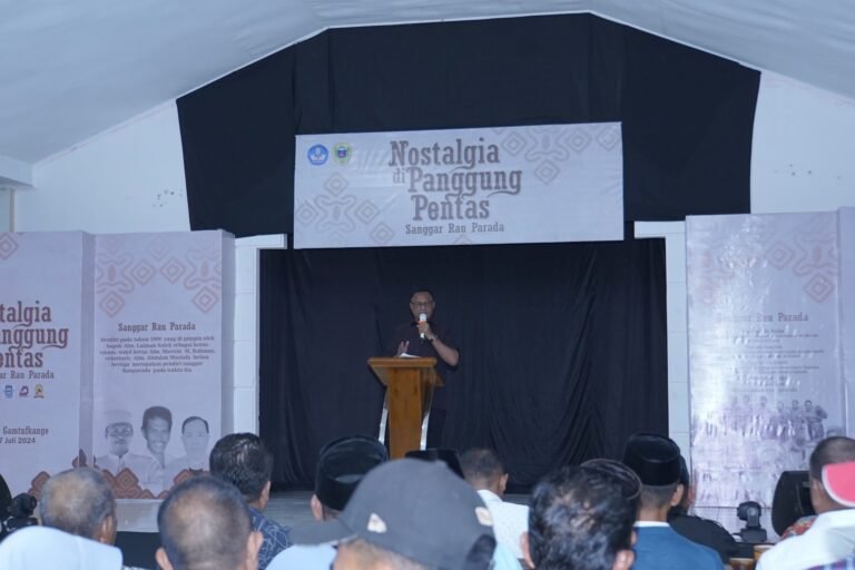Wawali Tidore Buka Acara Pagelaran Seni Nostalgia di Panggung Pentas Sanggar Rau Parada