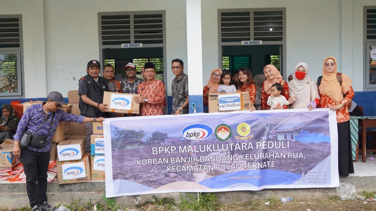 BPKP Malut Salurkan Bantuan Korban Banjir Di RUA melalui Program BPKP Peduli
