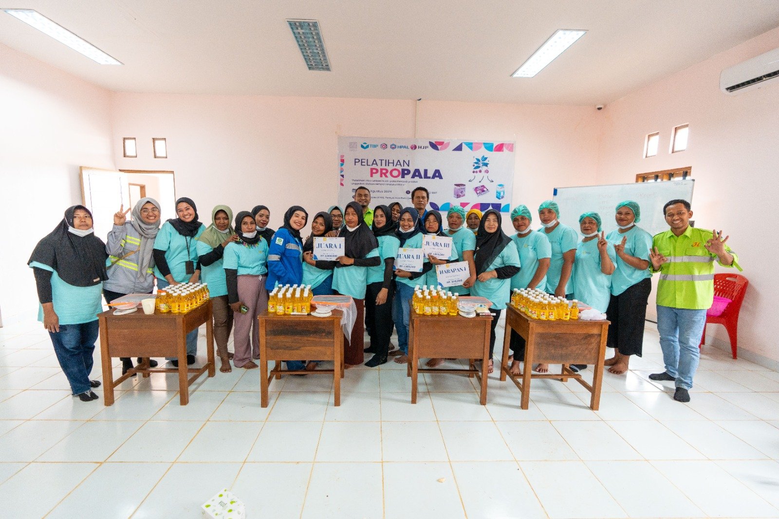 Harita Nickel Berdayakan Perempuan Lokal Lewat Pengembangan Usaha Kuliner