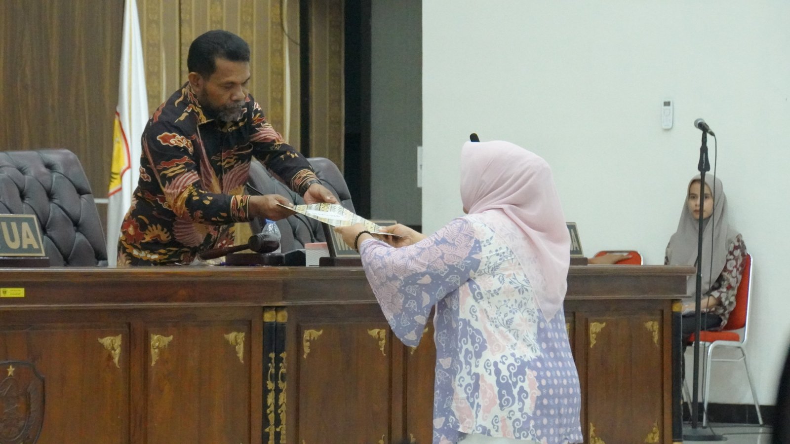 Fraksi DPRD Memberikan Pandangan Umum Terhadap Ranperda Perubahan APBD 2024 dan Nota Keuangan