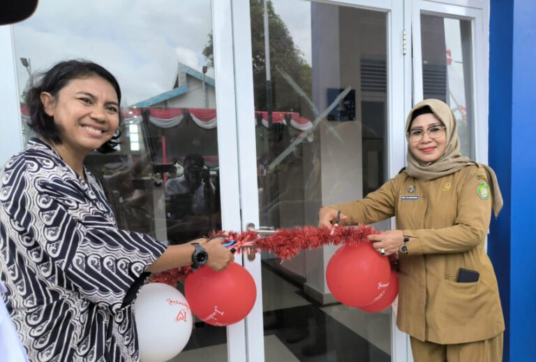Wakili Pj Gubernur, Sri Haryati dan Irene resmikan Asrama Siswa SMK 2 Ternate