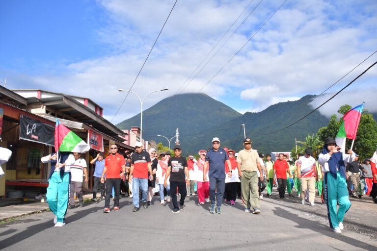 Peringati HUT Ke-79 Kemerdekan RI, Ratusan Peserta Mengikuti Jalan Sehat Yang Digelar Pemda Tidore