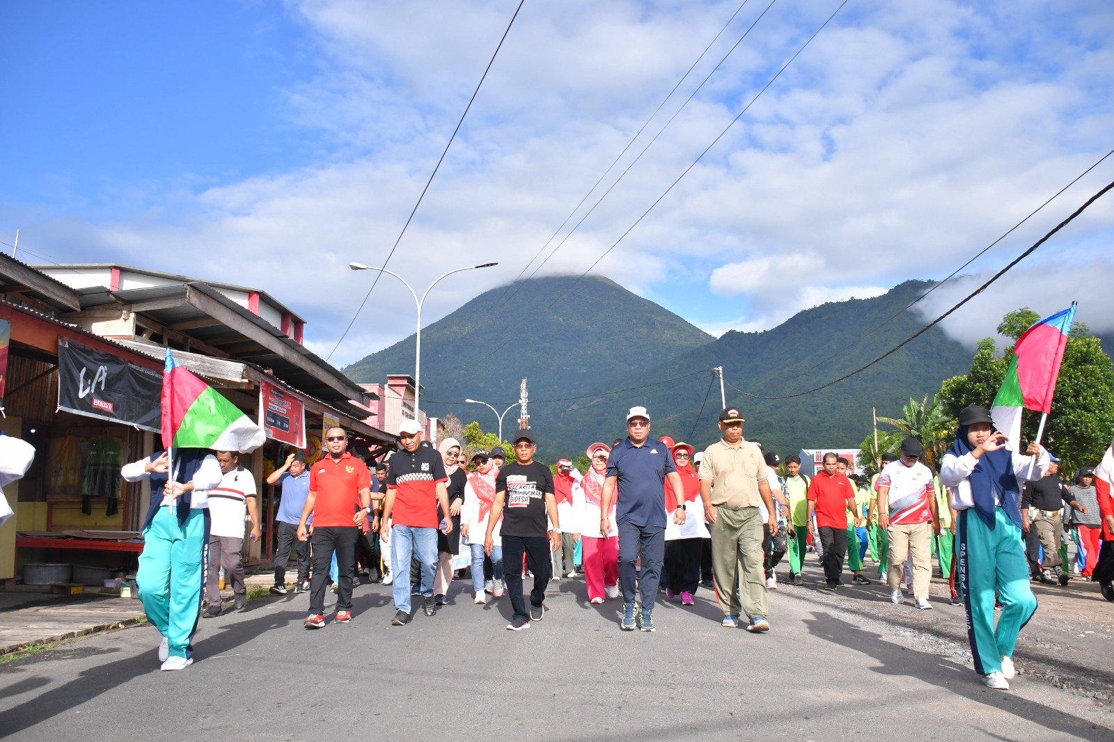 Peringati HUT Ke-79 Kemerdekan RI, Ratusan Peserta Mengikuti Jalan Sehat Yang Digelar Pemda Tidore