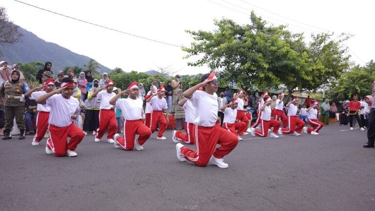 Ratusan Peserta SD Se Pulau Tidore  Mengikuti Lomba Gerak Jalan  Dalam Rangka Memeriahkan HUT Ke-79 RI