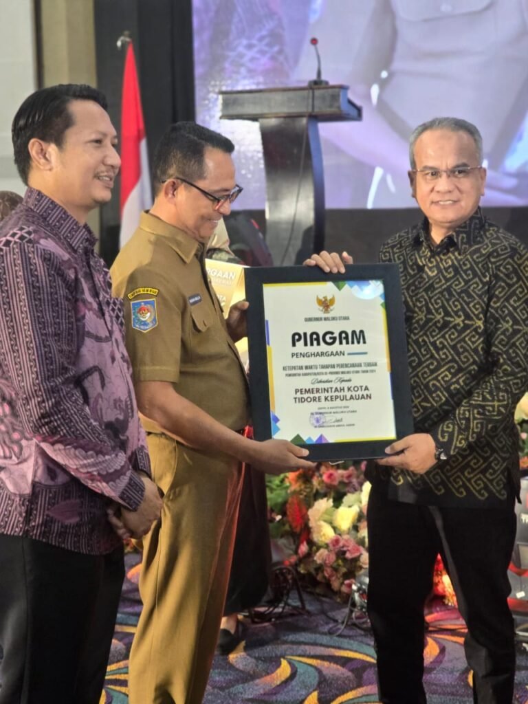 Pemkot Tidore Kepulauan Mendapatkan Dua Penghargaan Sekaligus Dari Pemprov Malut