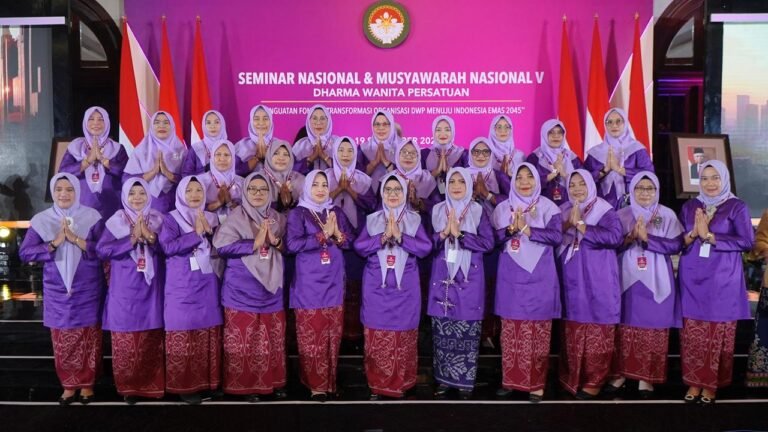 24 Pengurus DWP Kota Tidore Kepulauan Mengikuti Seminar Dan Musyawarah Nasional V Di Jakarta