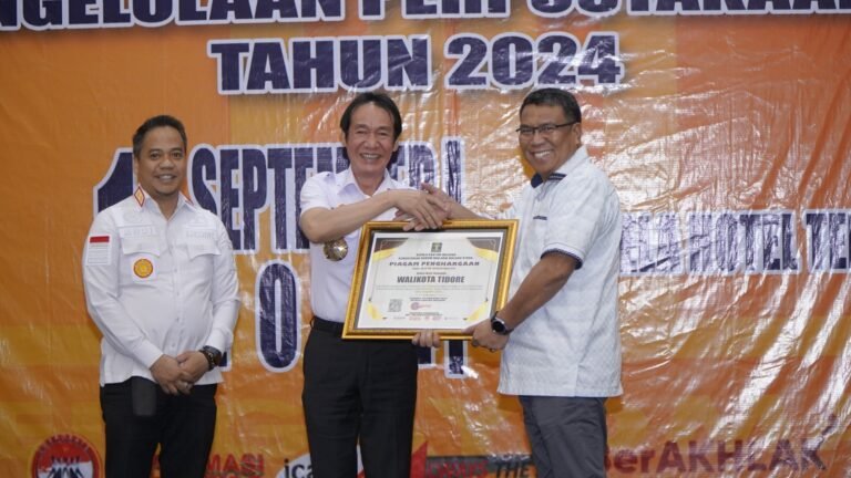 Walikota Tidore Kepulauan Raih Penghargaan dari Kemkumham Wilayah Propinsi Maluku Utara