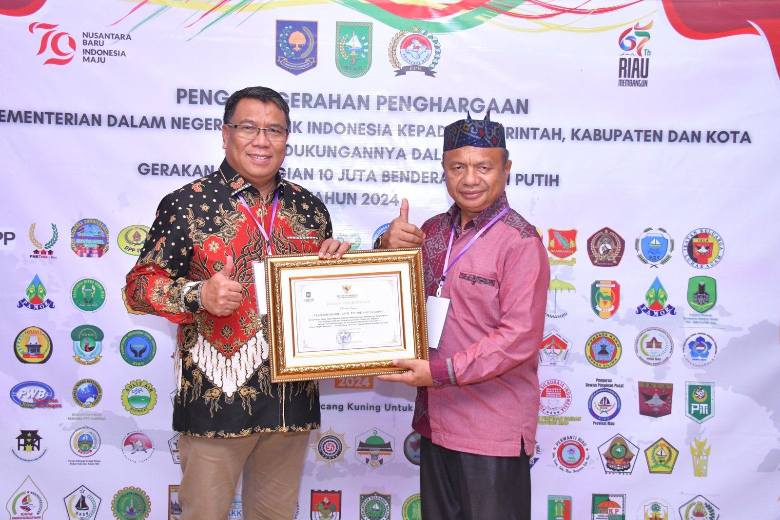 Pemkot Tidore Kepulauan Dapat Penghargaan Dari Kemendagri Atas Gerakan Pembagian 10 Juta Bendera Merah Putih