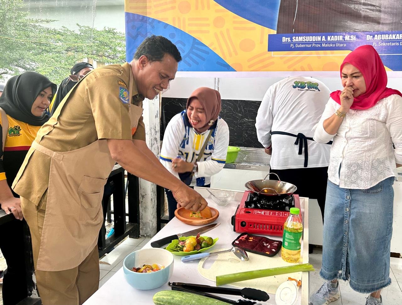Ikut Lomba Antar Pimpinan OPD, Plt Kadis Perkim Malut Juara Lomba Bakar Ikan