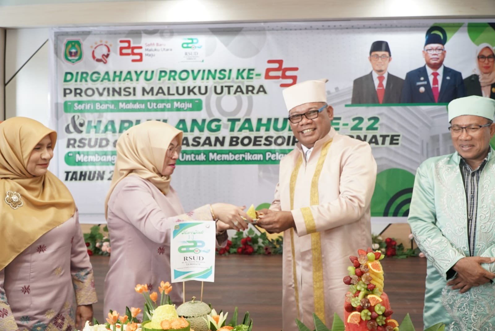 Jadi Pembina Upacara HUT ke-22 RSUD Chasan Bosoirie, Pj. Gubernur Berharap Kualitas Pelayanan Rumah Sakit Terus Ditingkatkan