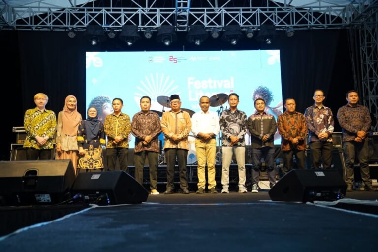 Ukir Sejarah di HUT Maluku Utara ke-25,   20 ASN Tulis buku Dialektika Pengadaan Barang/Jasa Pemerintah