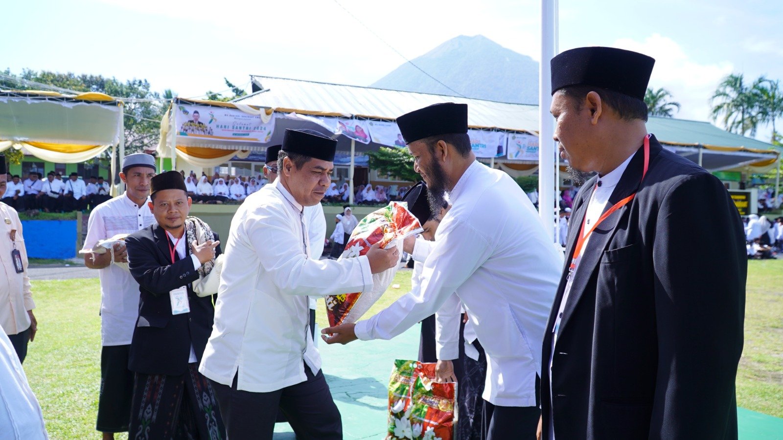 Mewakili Walikota, Staf Ahli Bidang Hukum Hadiri Apel Hari Santri Di Harisul Khairat