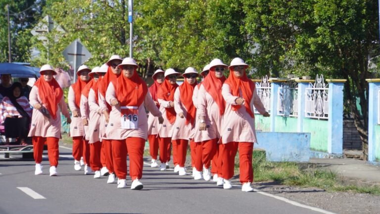 Peringatan HUT ke-79 PGRI Kota Tidore Kepulauan diwarnai dengan Gerak Jalan Kesegaran