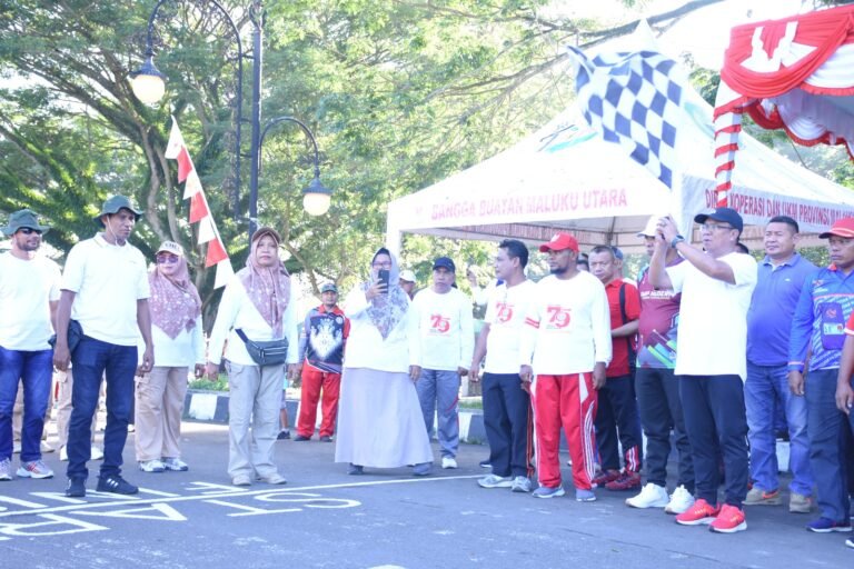 Gerak Jalan Kesegaran, Salah Satu Rangkaian Peringatan HUT ke-79 PGRI Kota Tidore Kepulauan