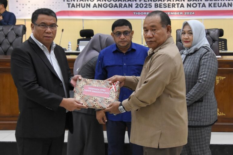 Pemerintah Daerah Kota Tidore Kepulauan Resmi Menyampaikan APBD Tahun 2025 Beserta Nota Keuangan