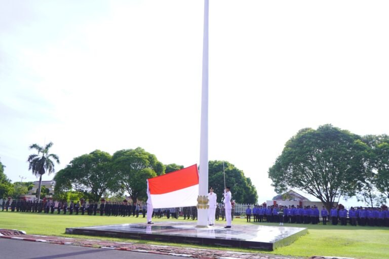 Ismail Dukomalamo Pimpin Upacara Hari Pahlawan