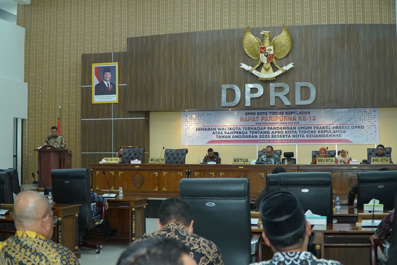 Mewakili Walikota, Sekda Menyampaikan Jawaban Terhadapa Pandangan Umum Fraksi-Fraksi Atas Ranperda APBD 2025