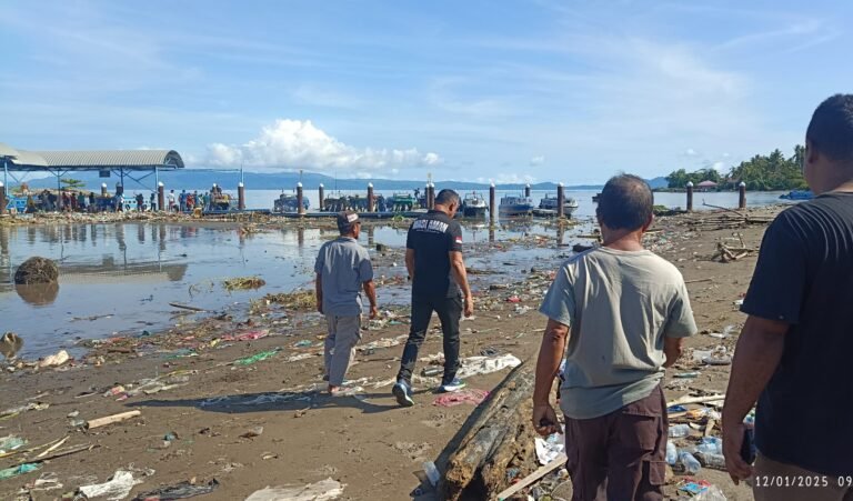 Wawali Tidore Tinjau Langsung Kondisi Pasca Banjir Berdampak Di Pelabuuan Semut Sofifi