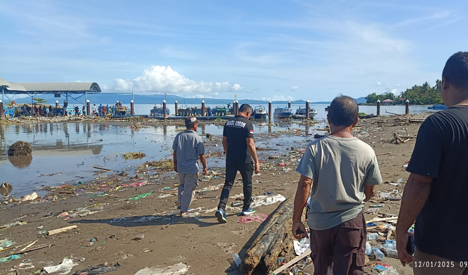 Wawali Tidore Tinjau Langsung Kondisi Pasca Banjir Berdampak Di Pelabuuan Semut Sofifi