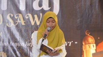 Izzah Qurrata’ain Mubarak Di Daulat Melantunkan Ayat Suci Alquran Pada Pembukaan Isra Mi’ra