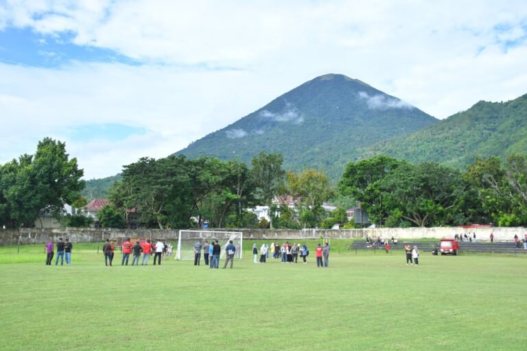 Persiapan Grand Final EPA Liga 1, Pemkot Tidore Gelar Kerja Bakti di Stadion Marimoi