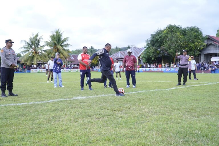 Muhammad Sinen Secara Resmi Membuka Turnamen Ampera Cup V