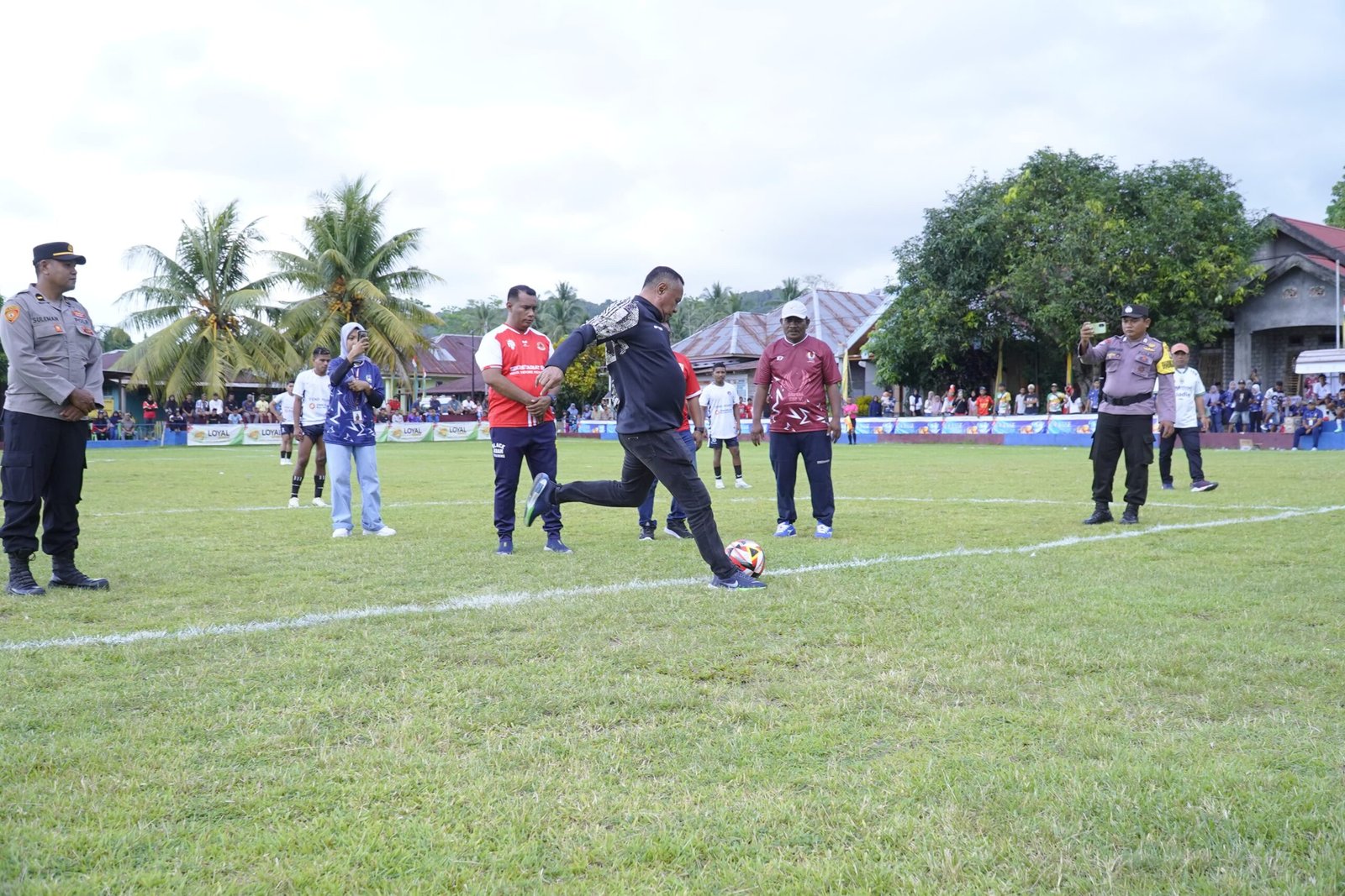 Muhammad Sinen Secara Resmi Membuka Turnamen Ampera Cup V