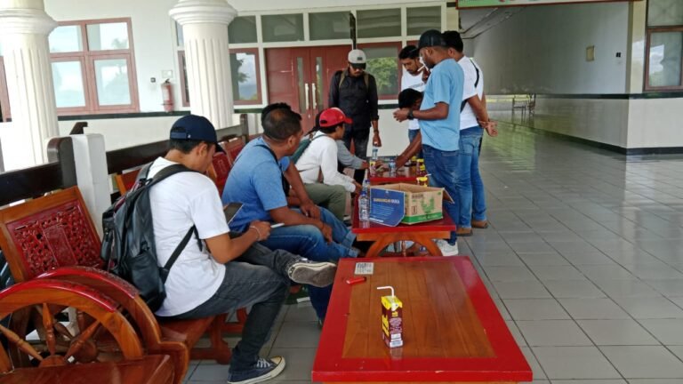 Peduli Sesama, Kwatak Galang Dana Untuk Keluarga Sahril Helmi