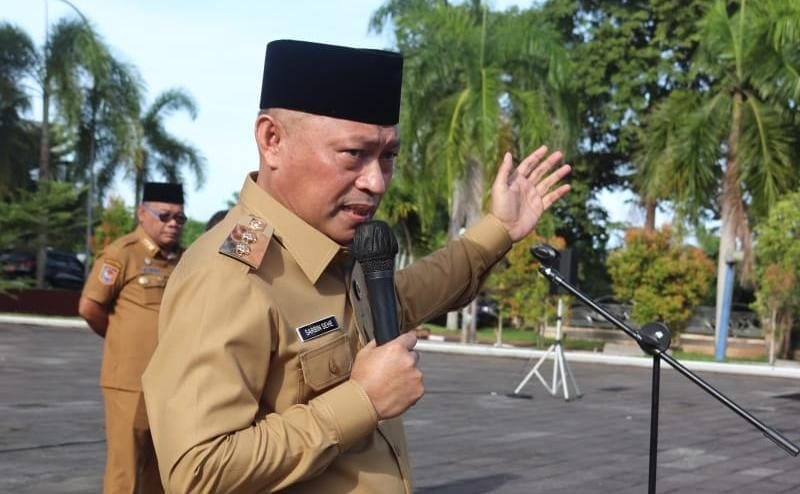 Usai Dilantik,  Sarbin Sehe Langsung Pimpin Apel Perdana di Puncak Gosale