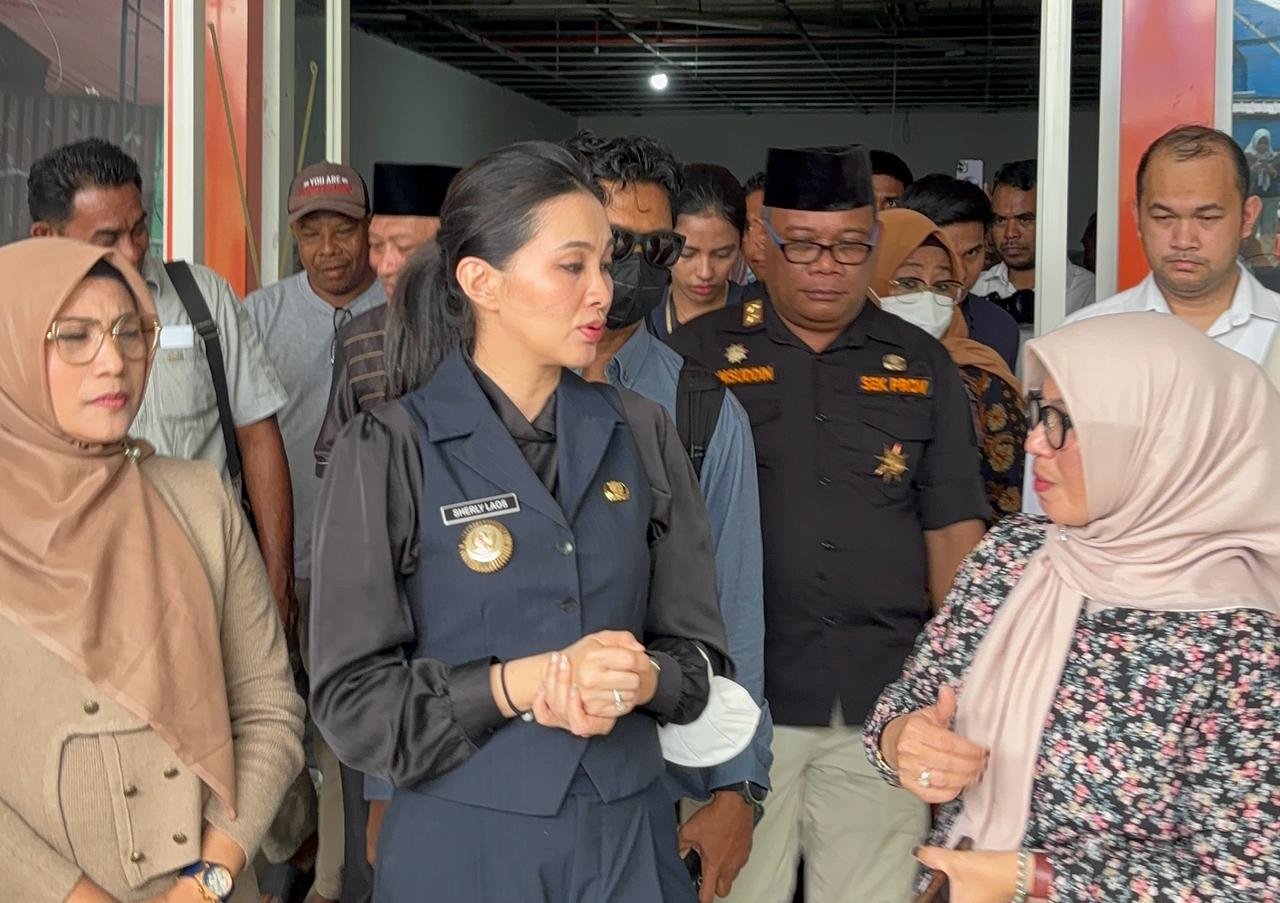 Jenguk AGK, Gubernur Sherly: Kita Doakan Semoga Cepat Sembuh
