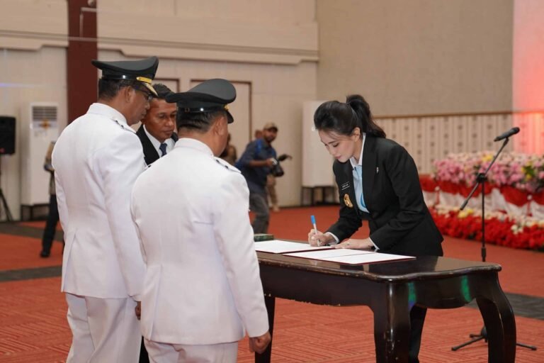Gubernur Sherly Lantik Piet Hein-Kasman sebagai Bupati dan Wakil Bupati Halmahera Utara