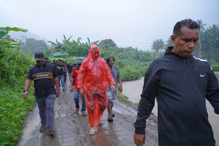 Wali Kota Tidore Turun Langsung Tinjau Kondisi Jalan dan Sungai Terdampak Banjir di Dusun Toe