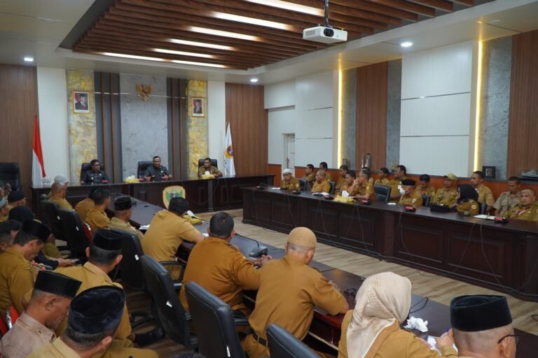 Muhammad Sinen Pimpin Rapat Koordinasi Bersama Para Camat Dan Lurah