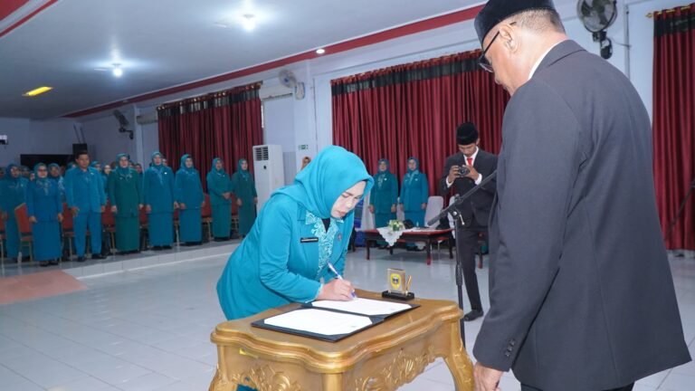 Muhammad Sinen Resmi Kukuhkan Dan Melantik Pengurus TP-PKK Masa Bakti 2025-2030