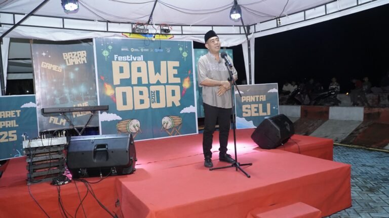 Wawali Tutup Festival Pawai Obor Kelurahan Seli