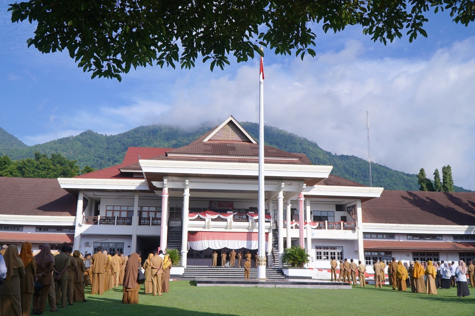 Dukcapil Kota Tidore Kepulauan Menerima Penghargaan SMKI Dari Kemendagri