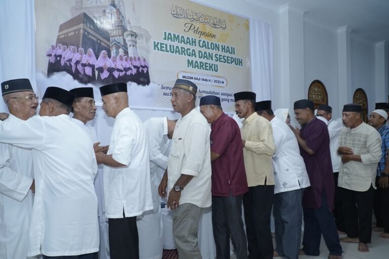 Hadiri Pelepasan Jamaah Calon Haji dan Sesepuh Mareku, Wawali: Sehat dan Lancar Hingga Balik lagi ke Tidore