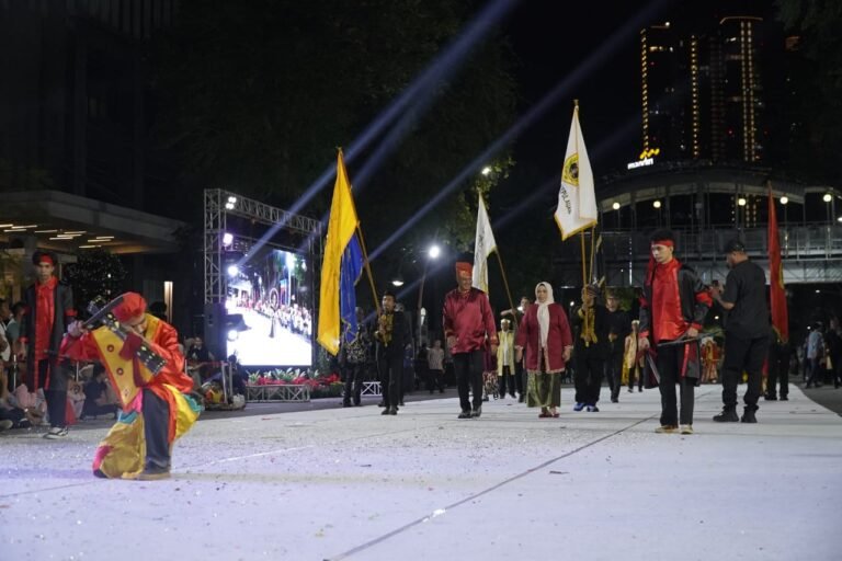 Delegasi Tidore Turut Ramaikan Karnaval Budaya Munas VII APEKSI di Surabaya